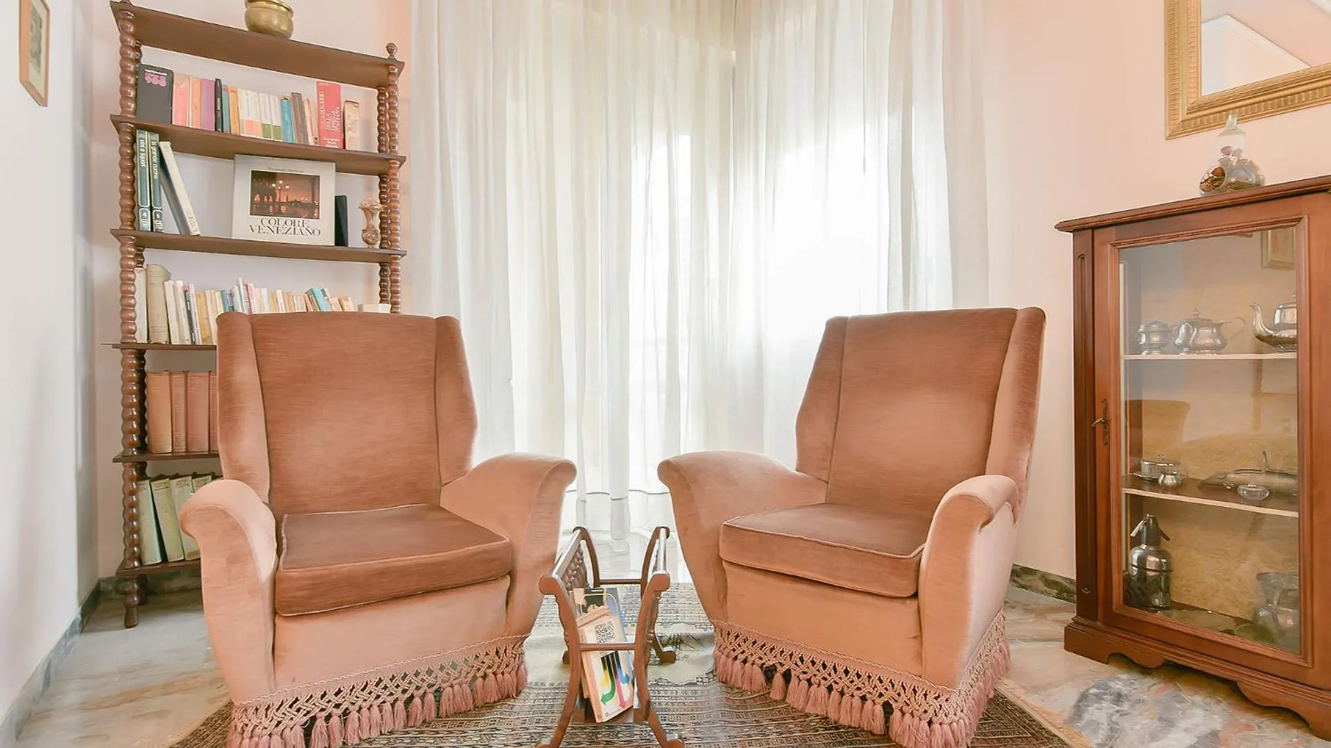 Queen Home Gabrielle Venice 0*,